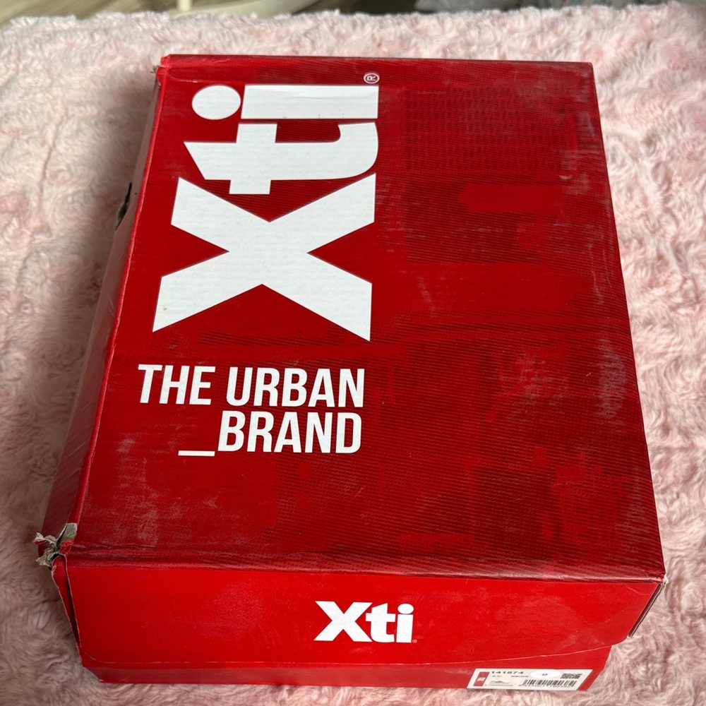 Xti Women's Red Athletic Shoes